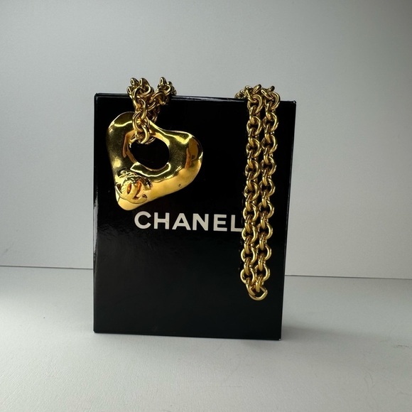 Vintage Super Rare Chanel Coco Mark Heart Necklace - Picture 2 of 10